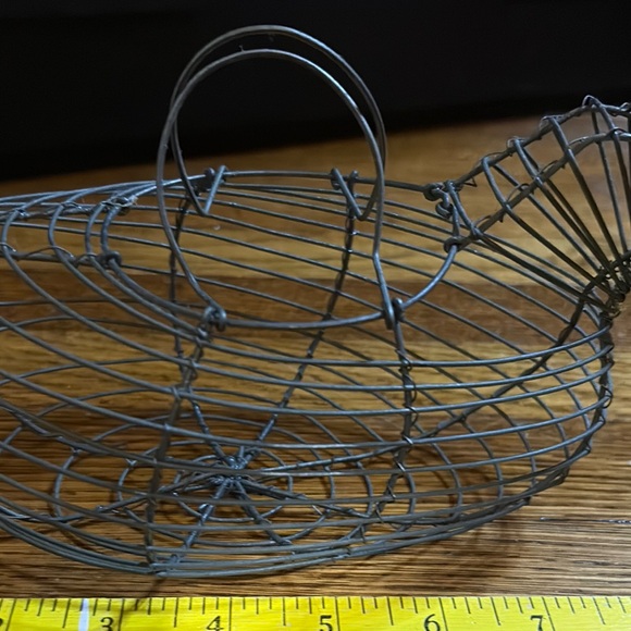 Vintage Wire Chicken Egg Basket - Picture 4 of 6